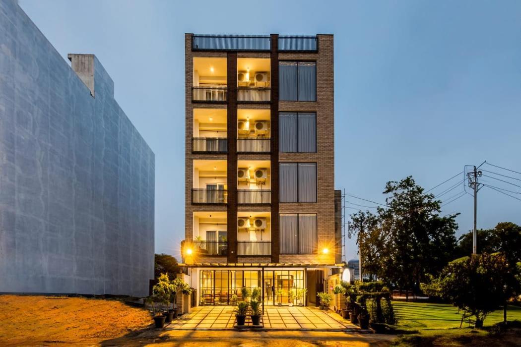 Hotel Imperial Stayz Sector 51 Gurgaon Exteriör bild