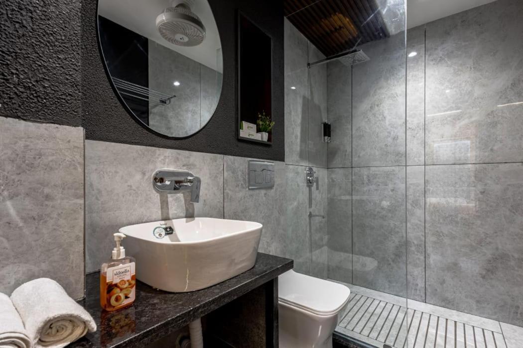Hotel Imperial Stayz Sector 51 Gurgaon Exteriör bild